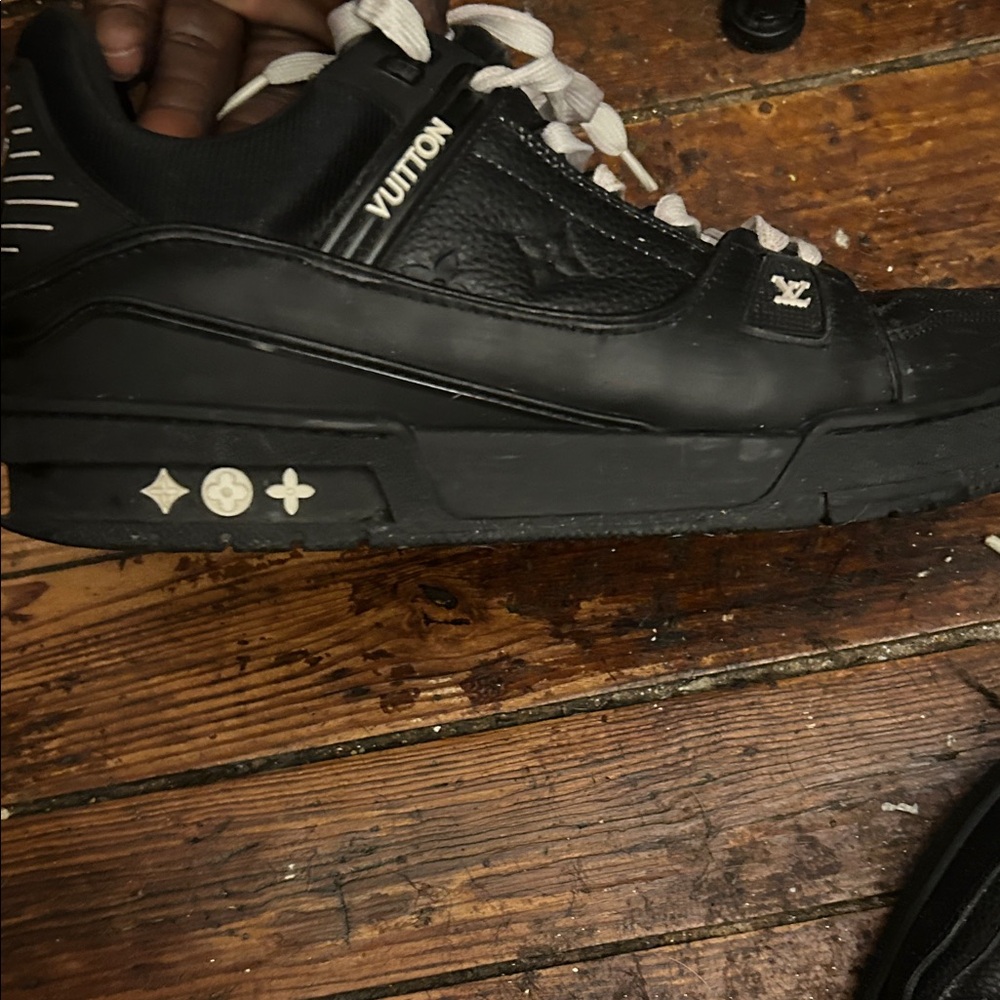 Louis Vuitton Black and White Leather Sneakers - Picture 4 of 6